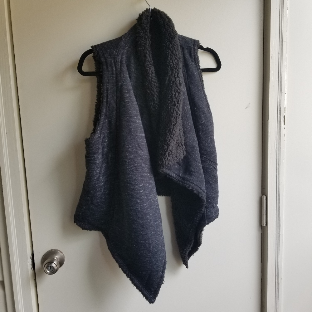 Hollister soft black fleece lined vest. XS/S